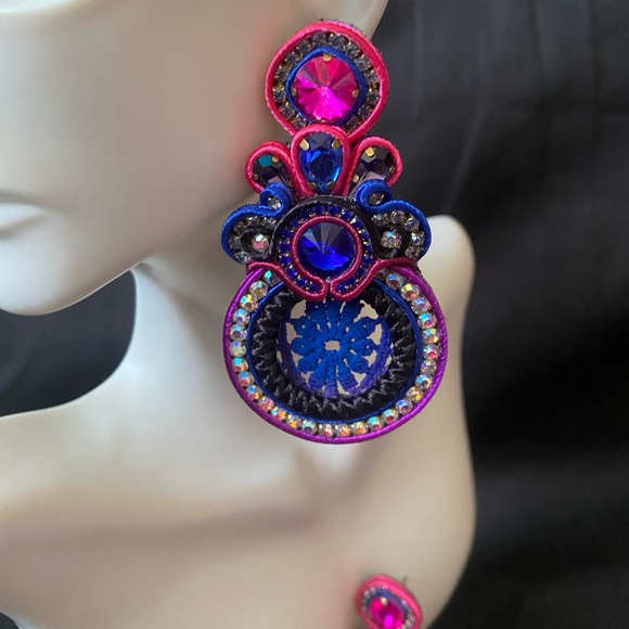 Elegant Blue and Pink Statement Earrings - Picture 2 of 3